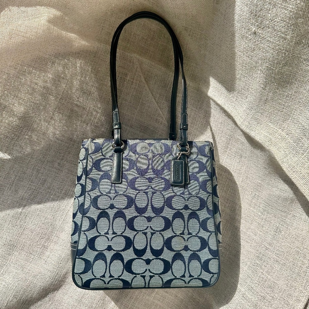 ── SOLD ──
Coach Signature Canvas Tote (J1K‑6090)